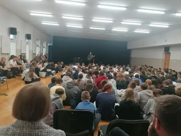 Jaktorów: warsztaty „Dbajmy o siebie” z Krzysztofem Niedźwieckim dla młodzieży